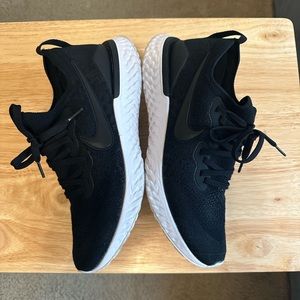 Nike Epic React Flyknit 2